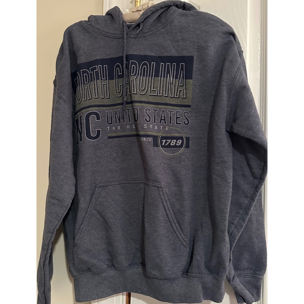 Gildan North Carolina Tar Heel State Graphic Hoodie Sweatshirt Mens M